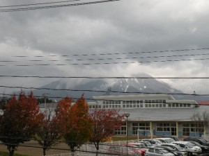 ２０１０年冬の初冠雪を記録した岩手山